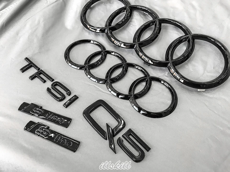 Чёрные эмблемы Audi и надписи TFSI и Q5
