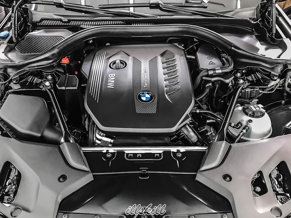Подкапотное пространство BMW, вид сверху