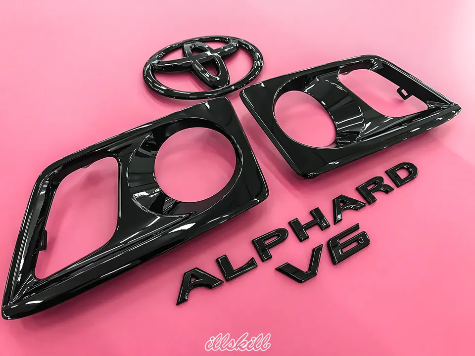Чёрные эмблемы Toyota и надписи Alphard V6