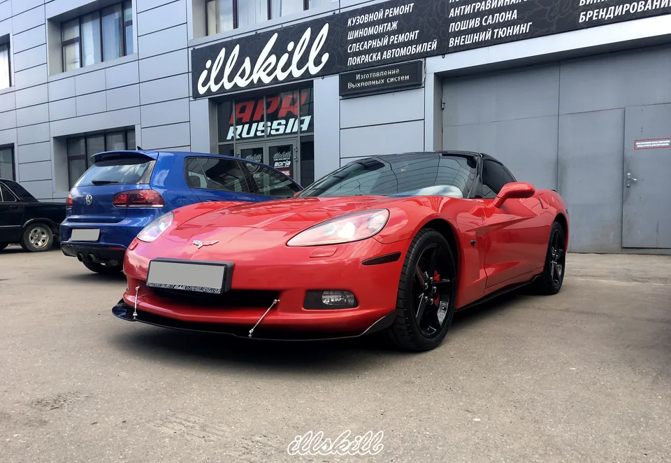 Красный Chevrolet Corvette