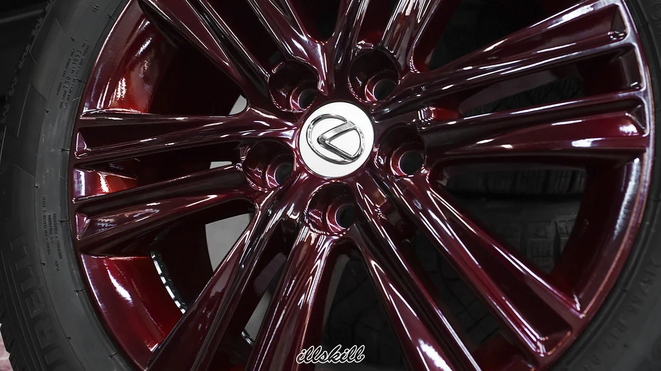 Бордовый колёсный диск с эмблемой Lexus