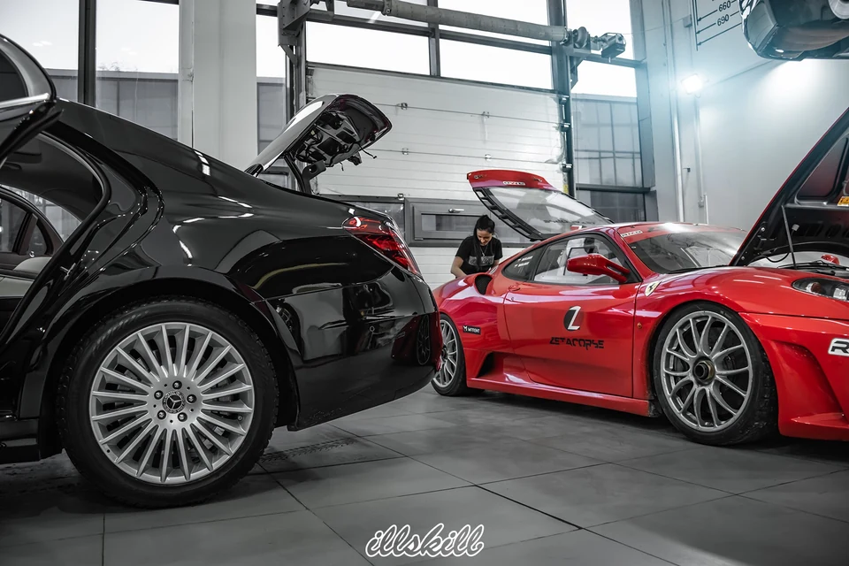 Mercedes-Benz и Ferrari в мастерской ILLSKILL